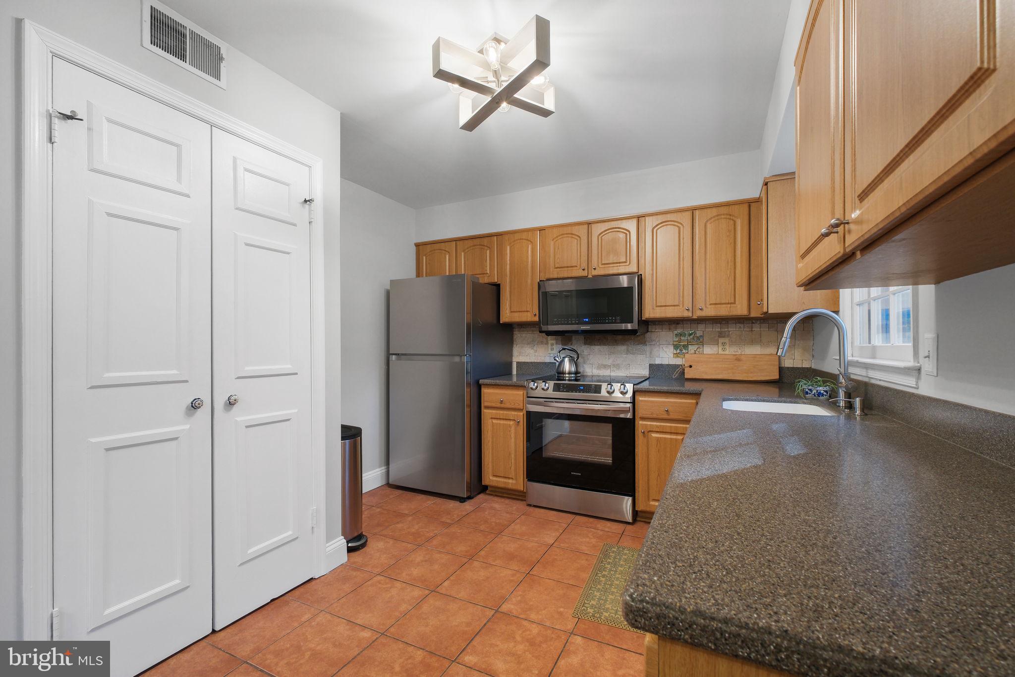 16 S MANCHESTER STREET