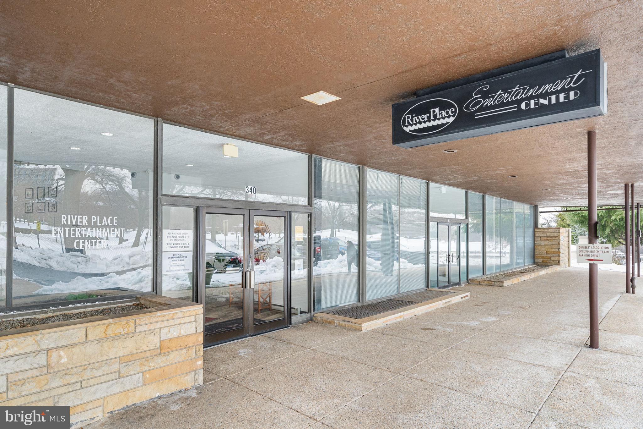 1021 ARLINGTON BOULEVARD 842