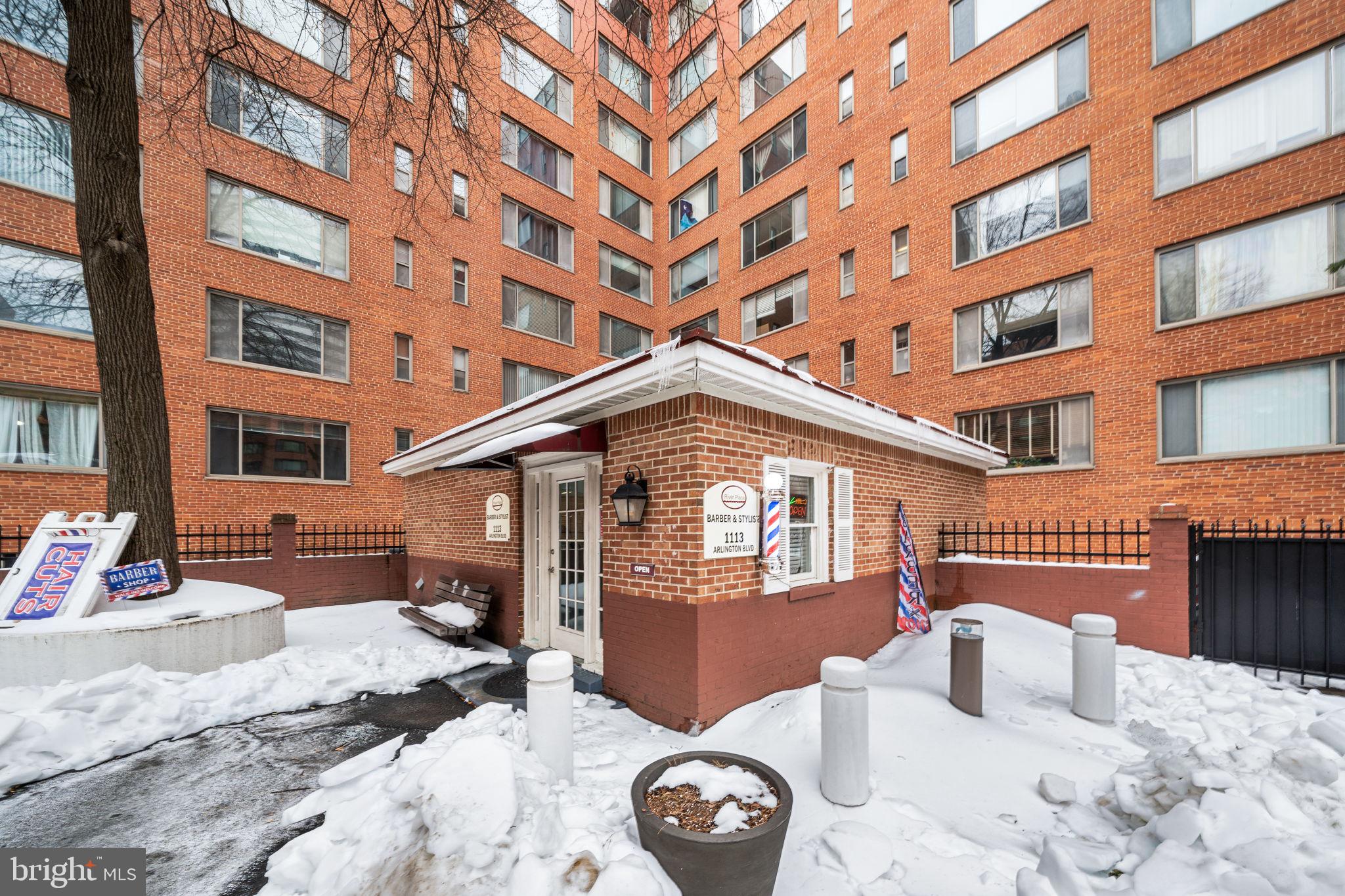 1021 ARLINGTON BOULEVARD 842