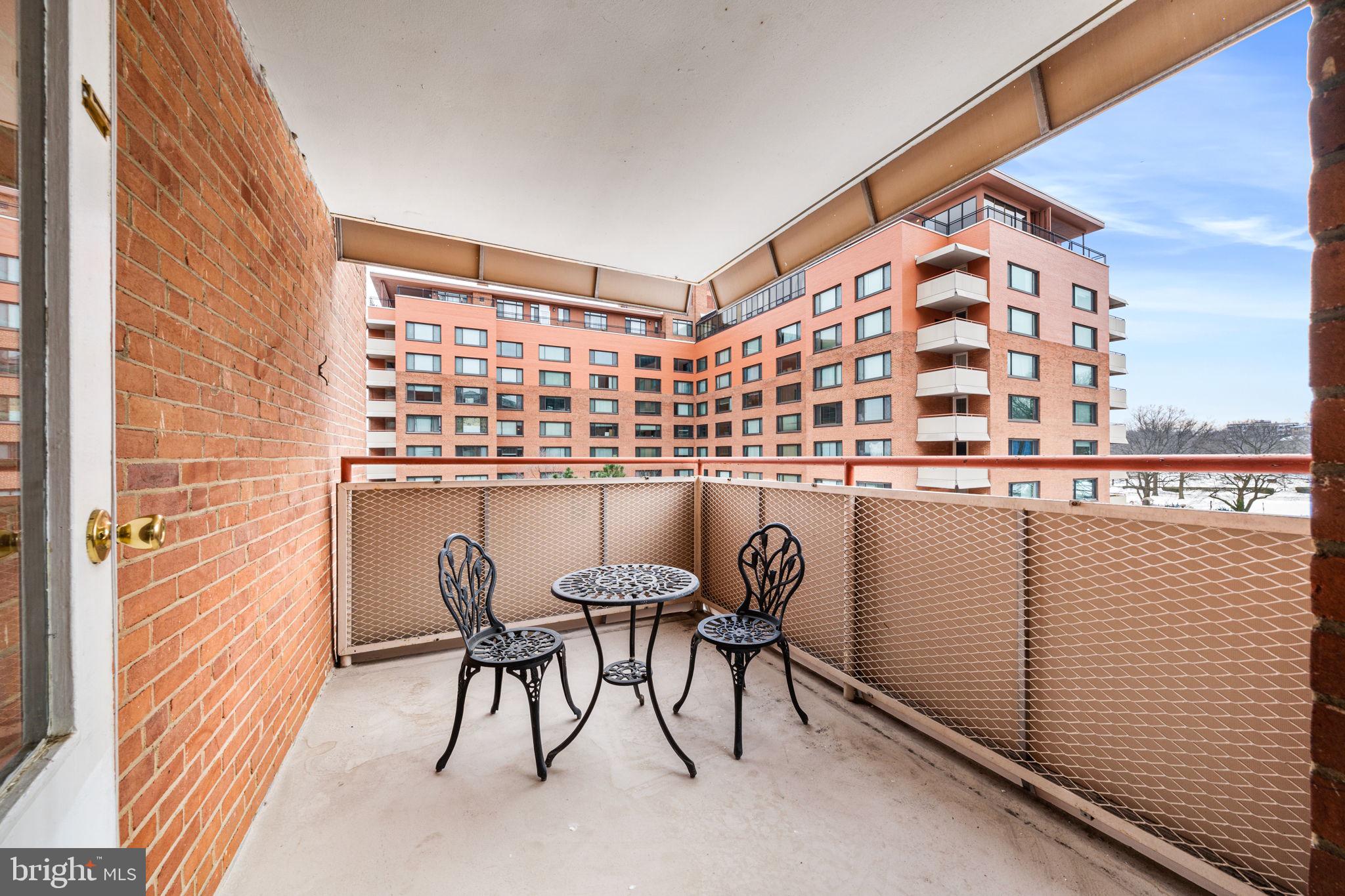 1021 ARLINGTON BOULEVARD 842