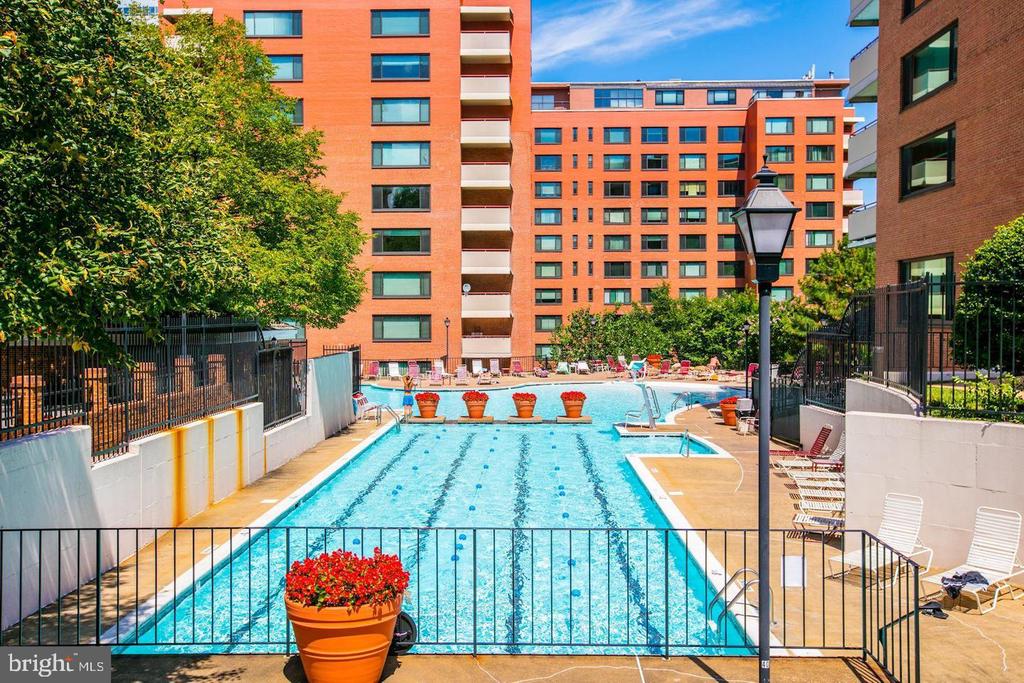 1021 ARLINGTON BOULEVARD 842