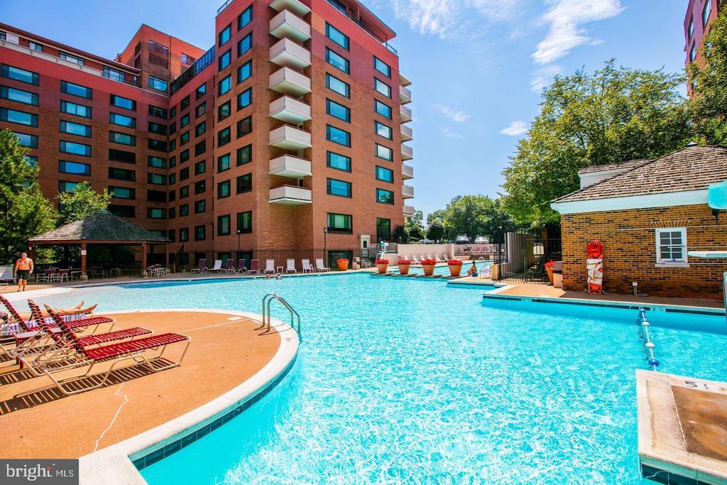 1021 ARLINGTON BOULEVARD 842