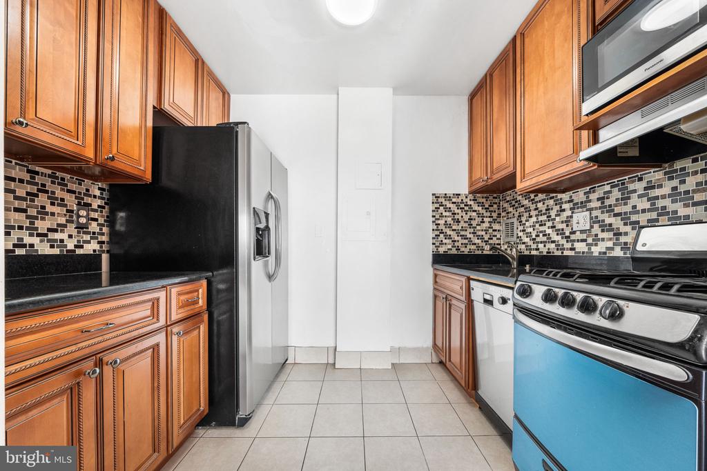 1021 ARLINGTON BOULEVARD 842