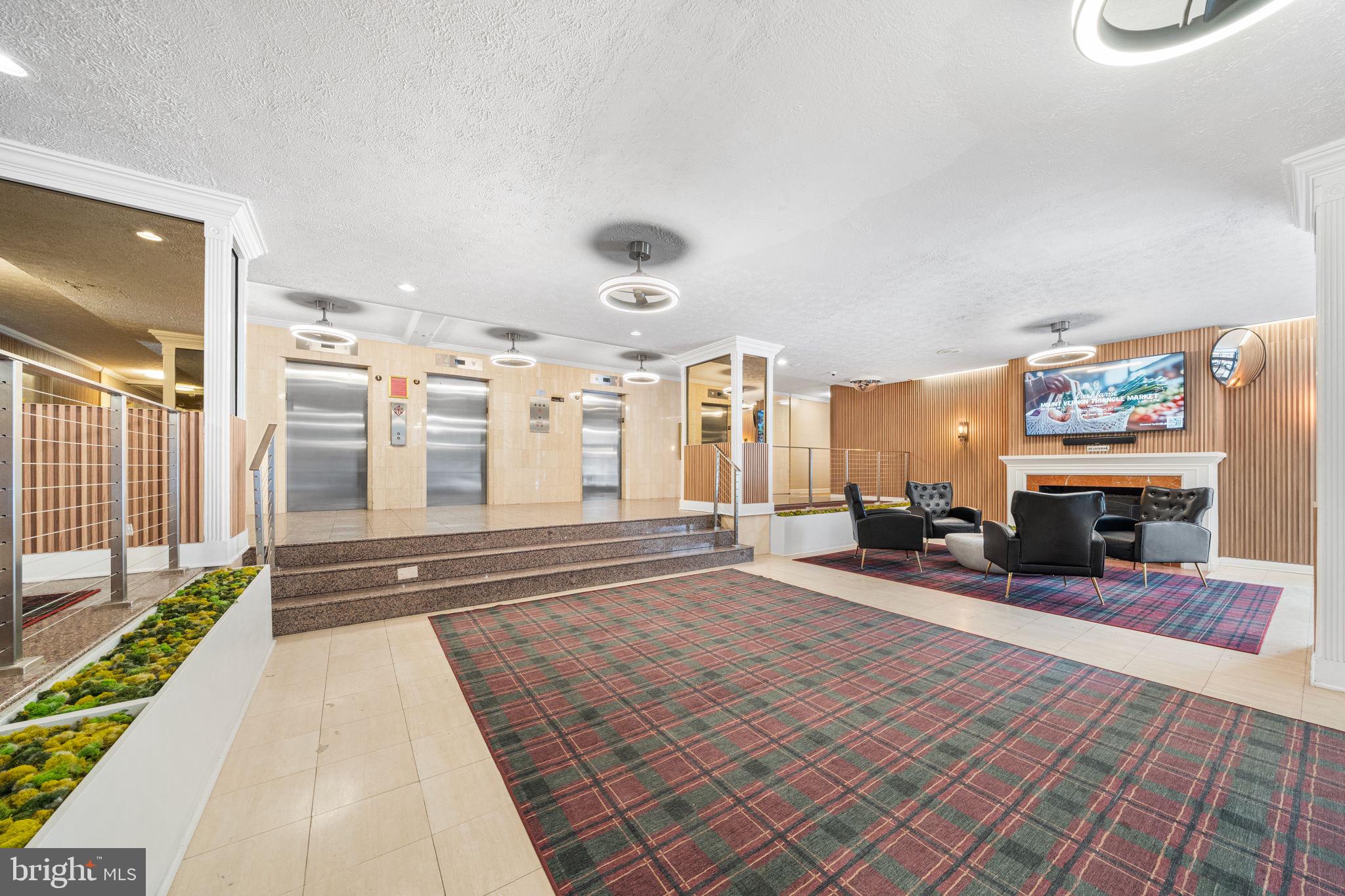 1021 ARLINGTON BOULEVARD 842