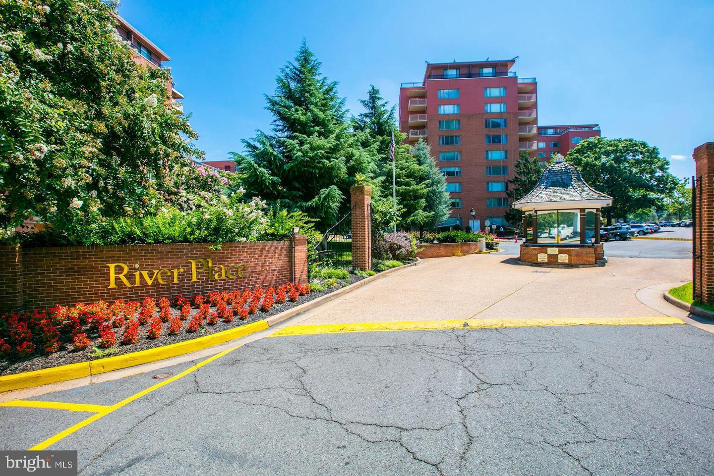 1021 ARLINGTON BOULEVARD 842