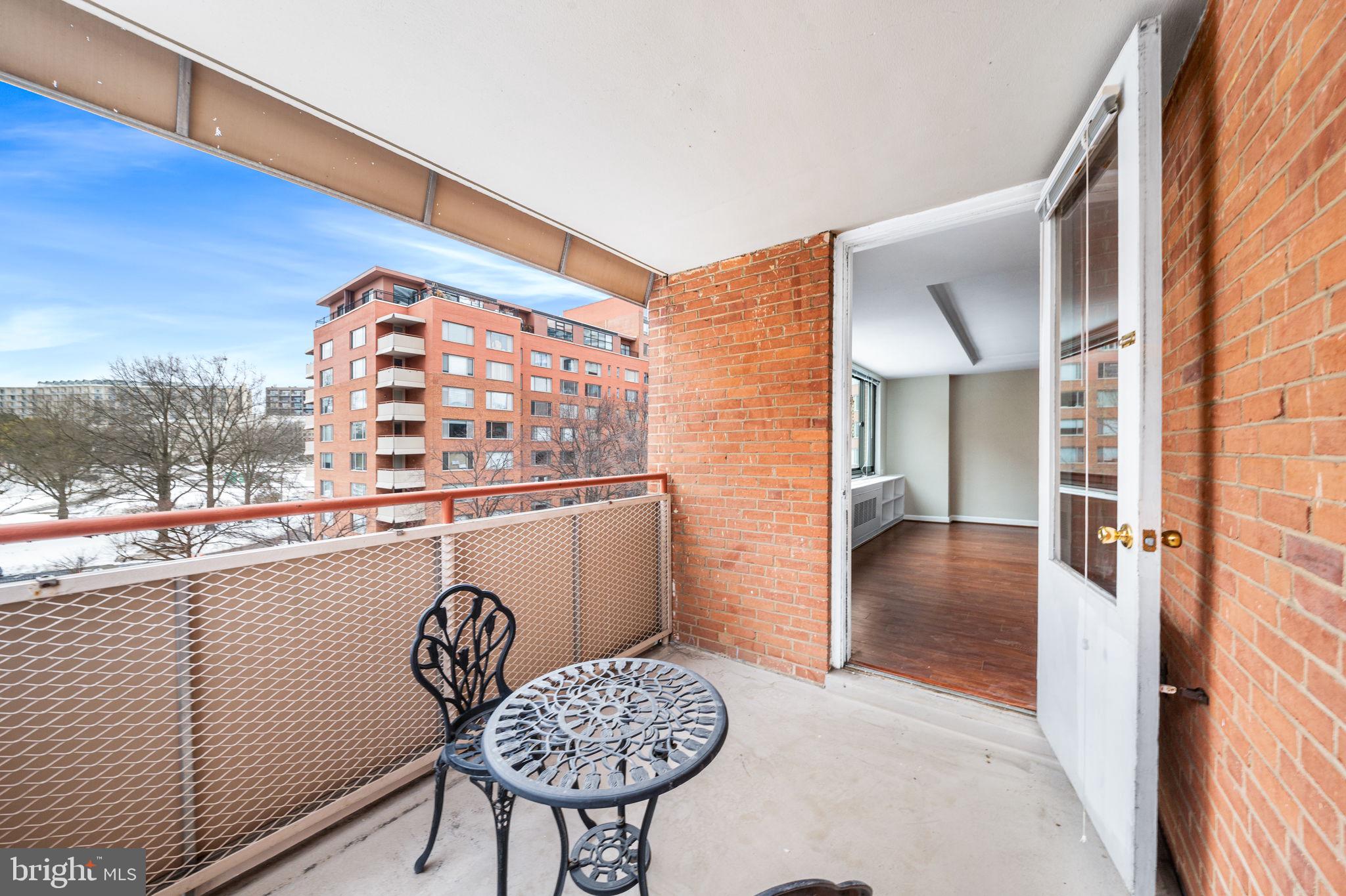 1021 ARLINGTON BOULEVARD 842