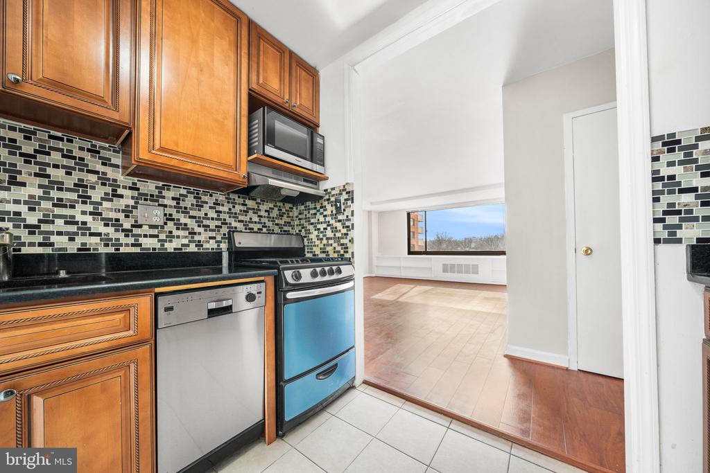 1021 ARLINGTON BOULEVARD 842