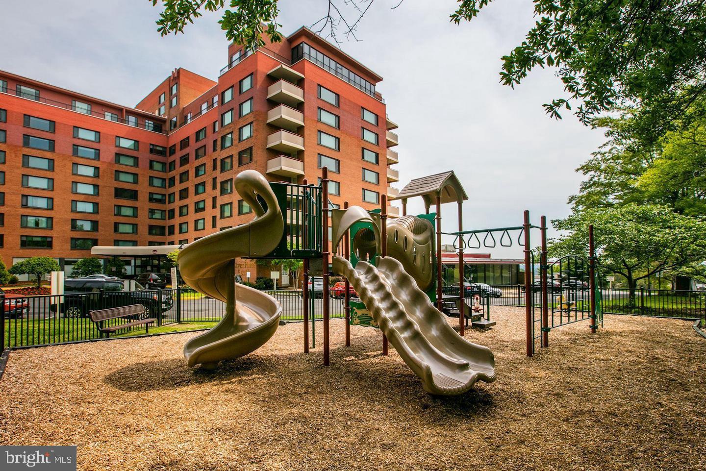 1021 ARLINGTON BOULEVARD 842