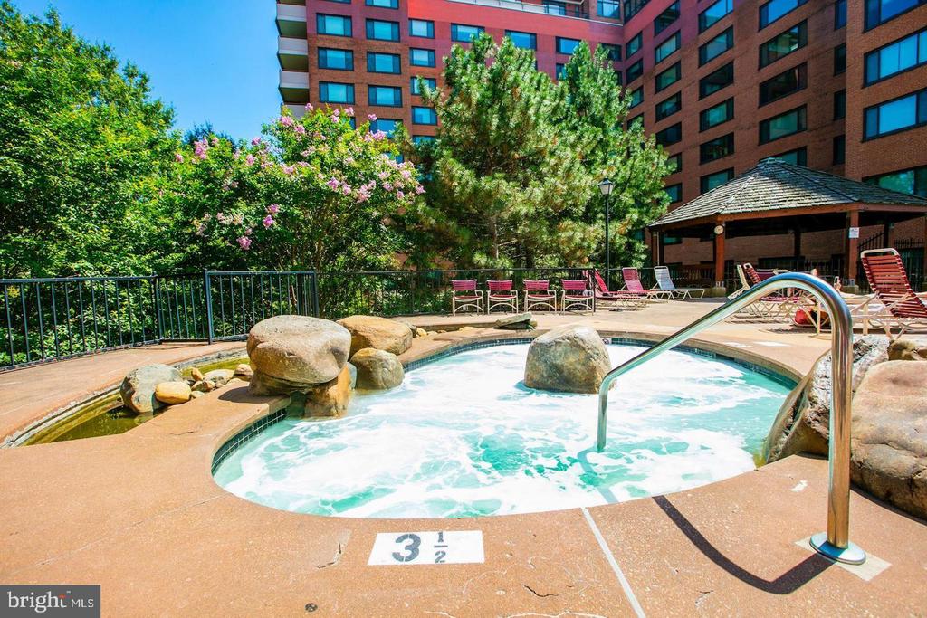 1021 ARLINGTON BOULEVARD 842