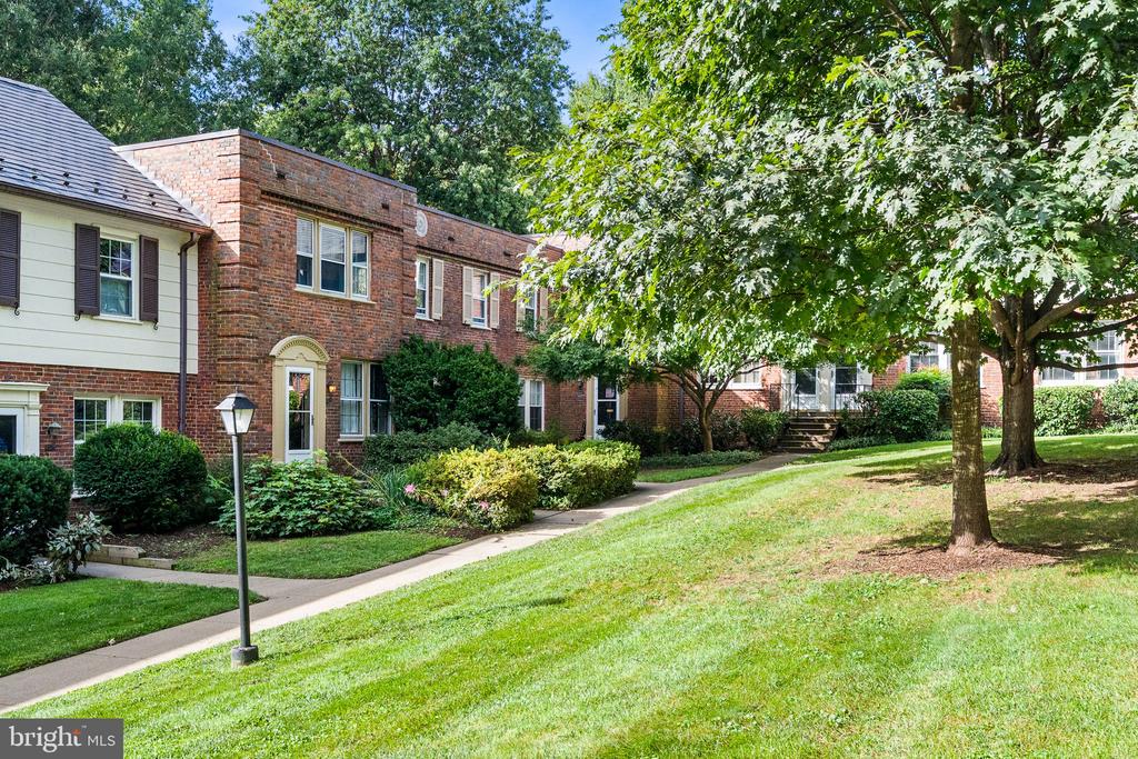 1400 S BARTON STREET S Unit: 424