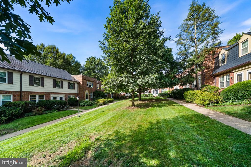 1400 S BARTON STREET S Unit: 424