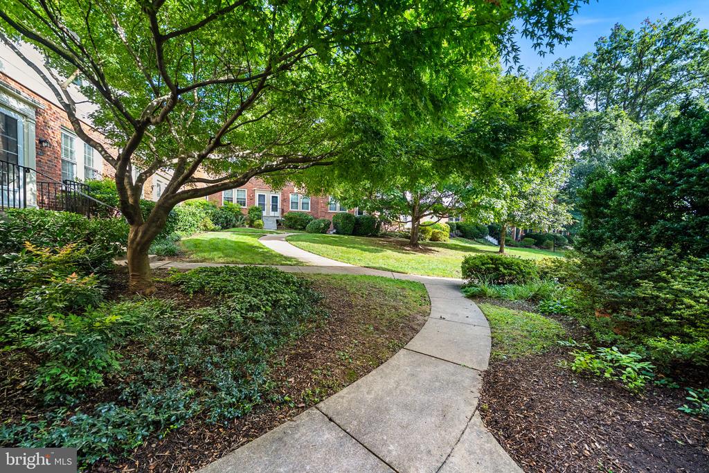 1400 S BARTON STREET S Unit: 424