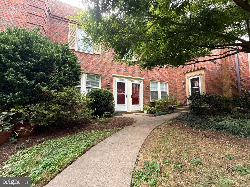 1400 S BARTON STREET S Unit: 424