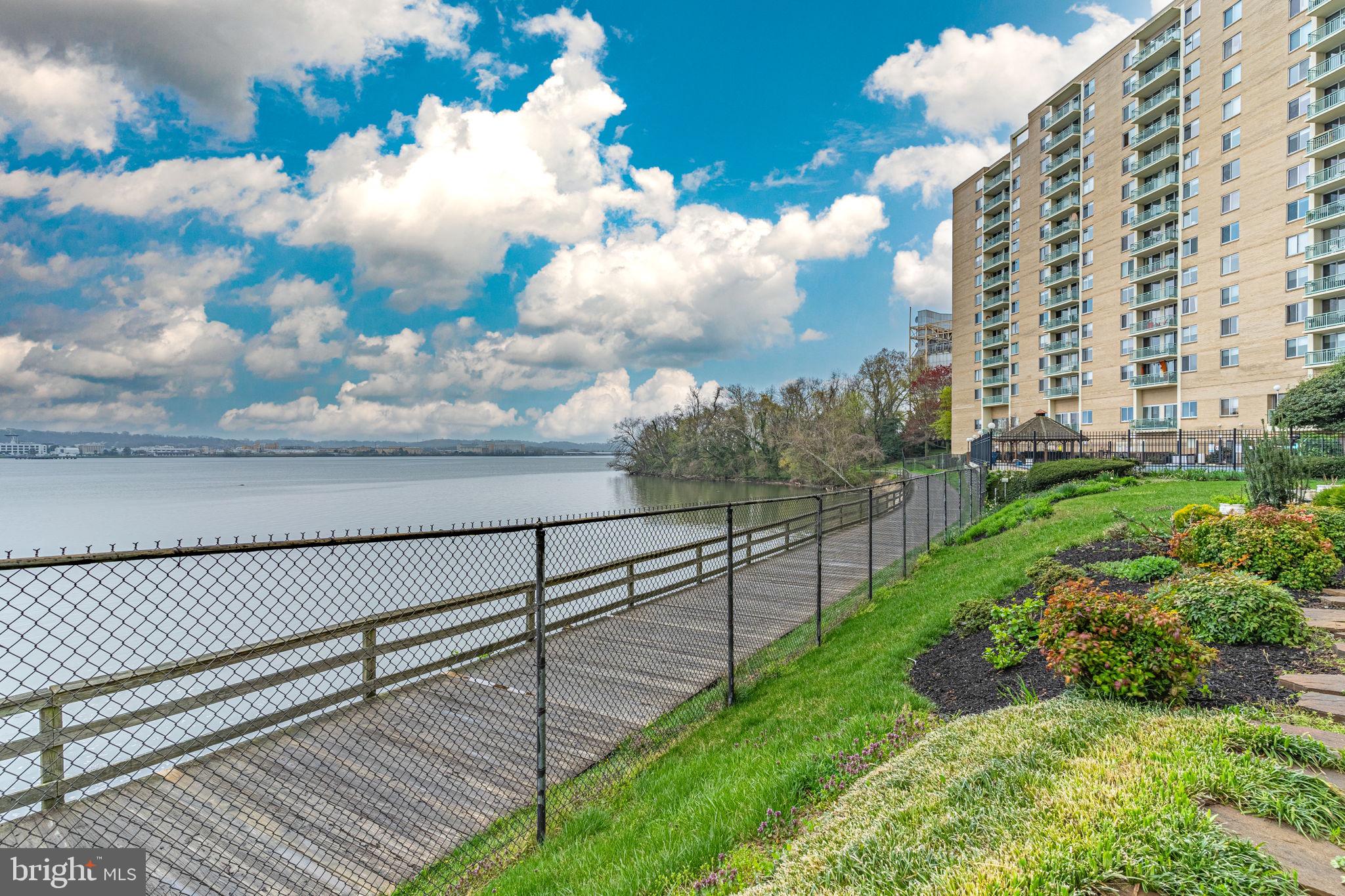 501 Slaters Ln #1005