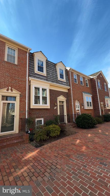 2719 Franklin Ct