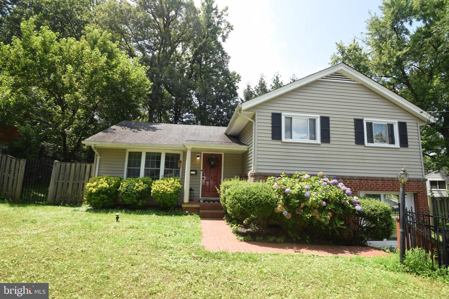 10833 Charles Dr