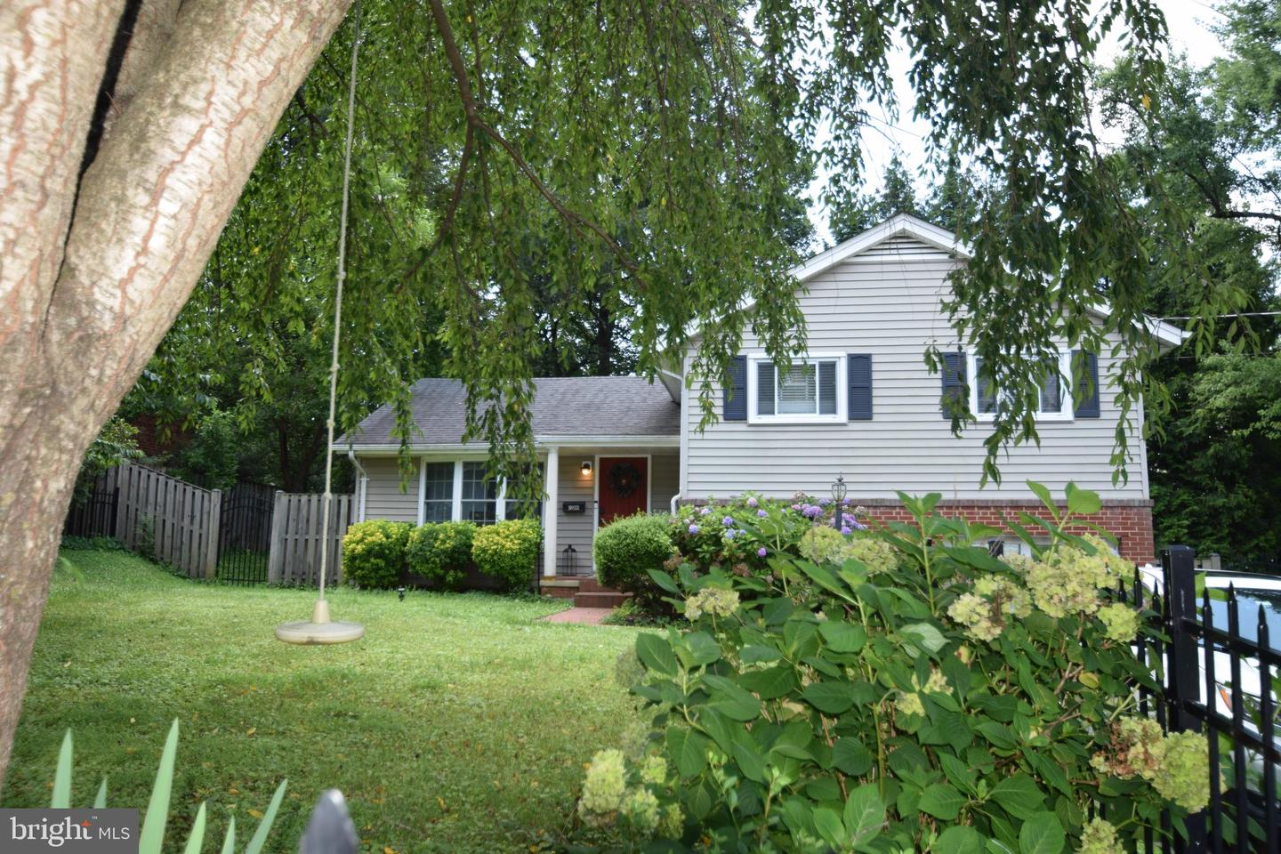 10833 Charles Dr