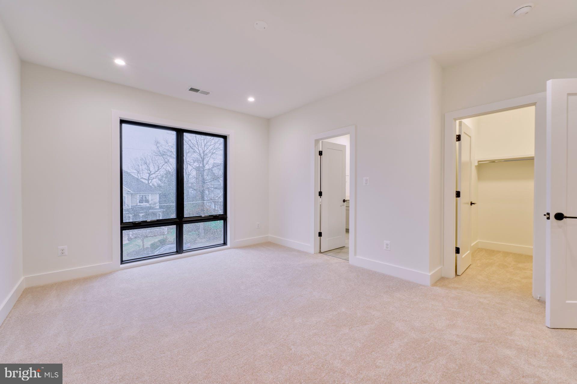 2242 Highland Ave