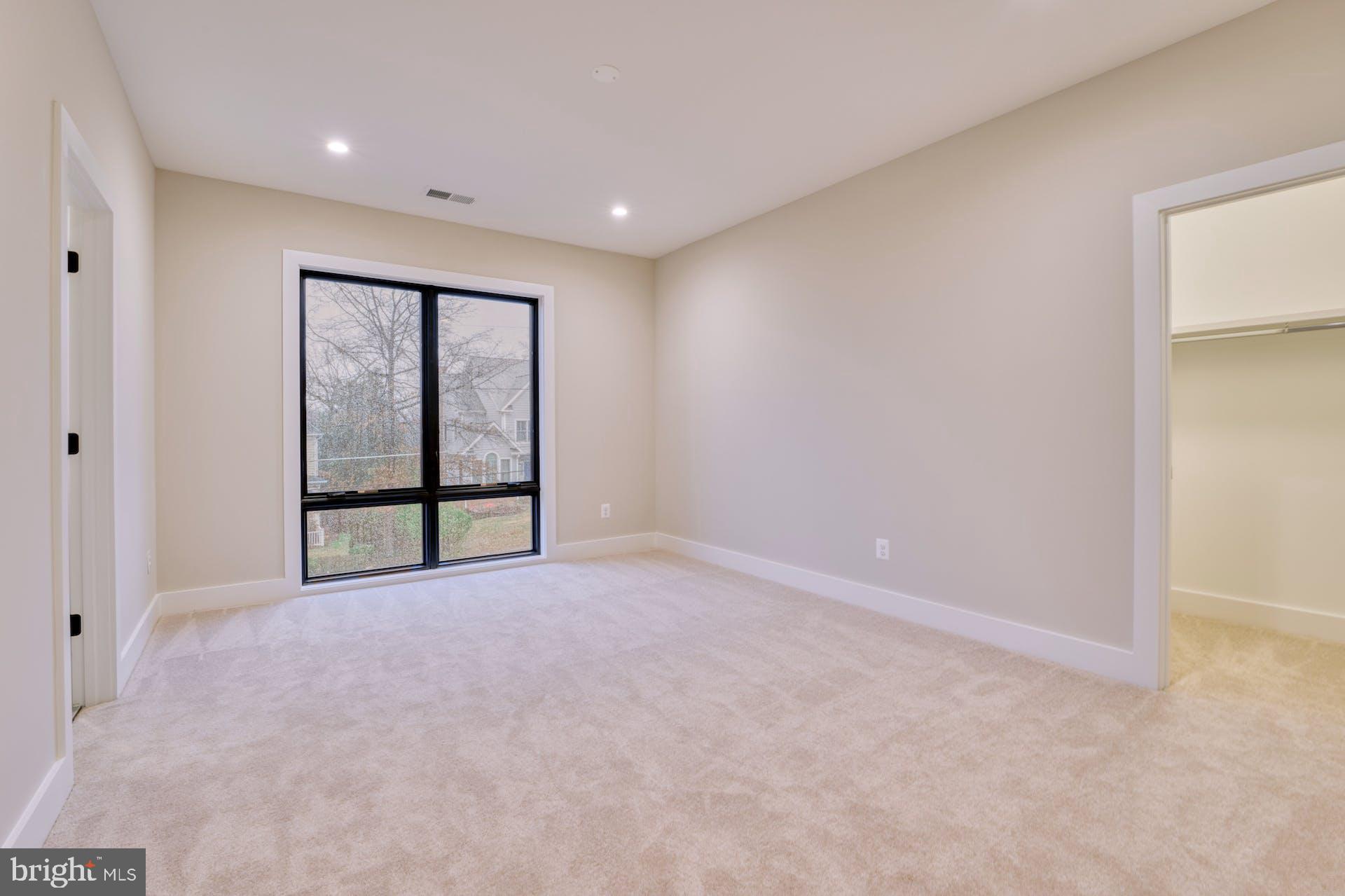 2242 Highland Ave