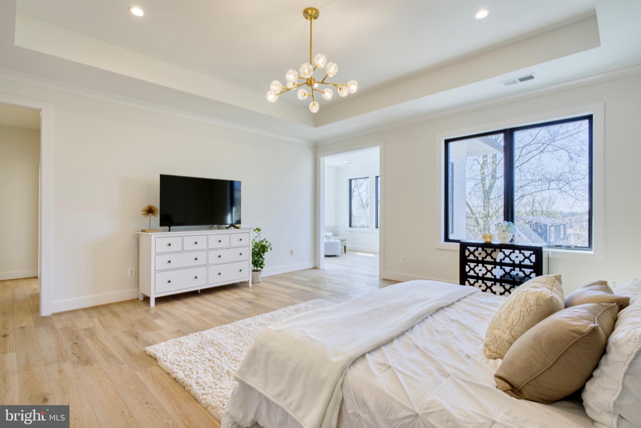 2242 Highland Ave