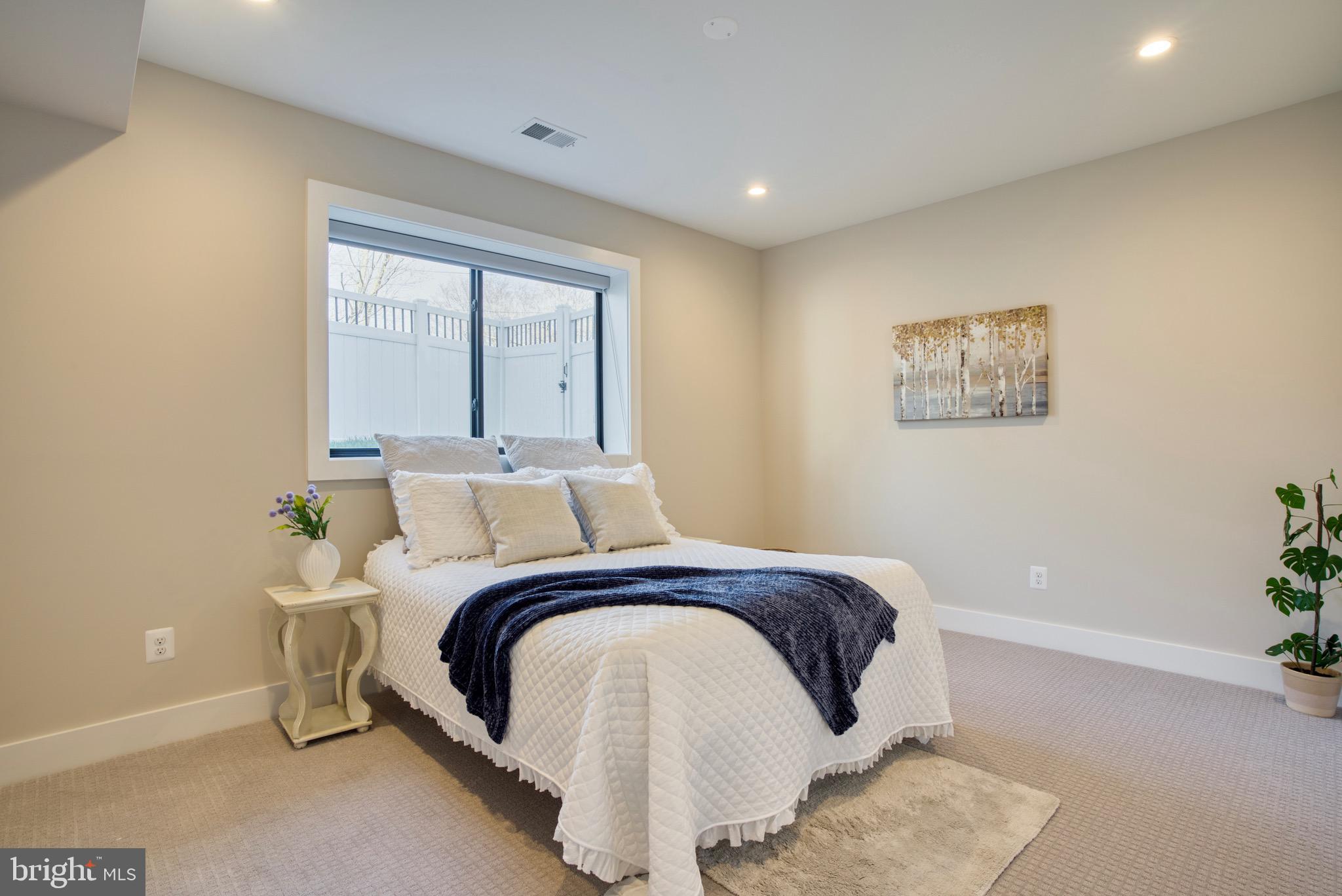 2242 Highland Ave