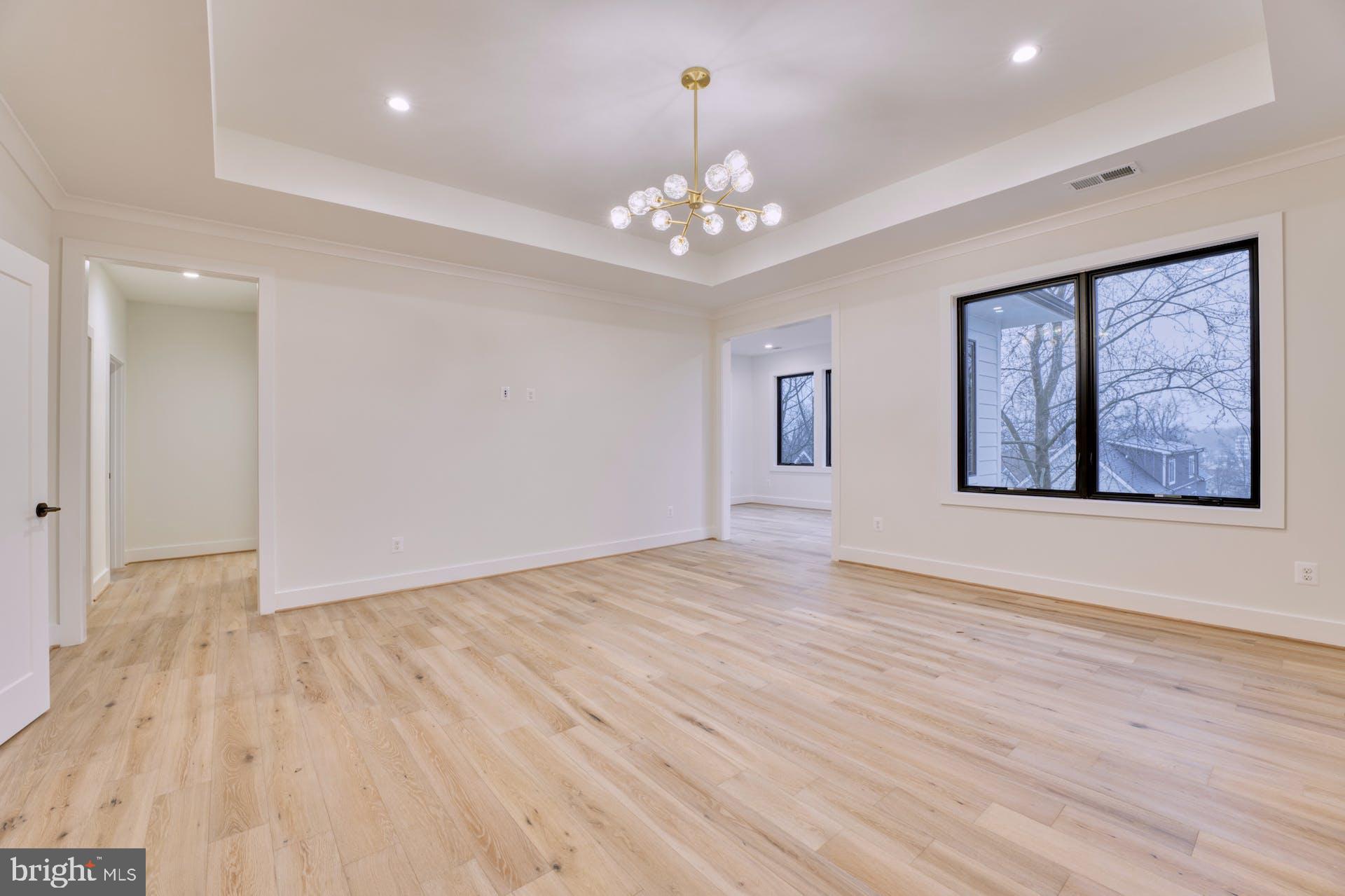 2242 Highland Ave