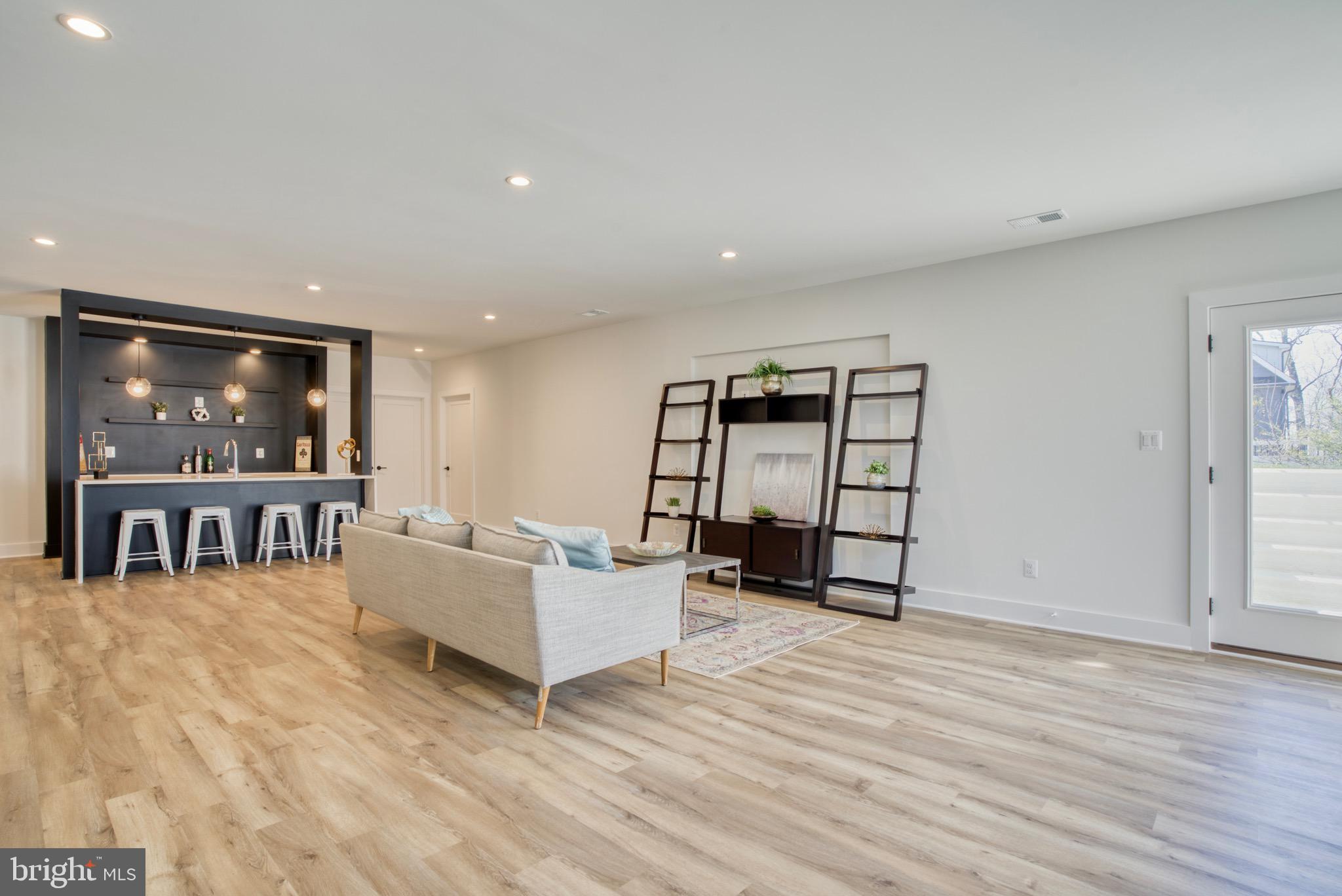 2242 Highland Ave