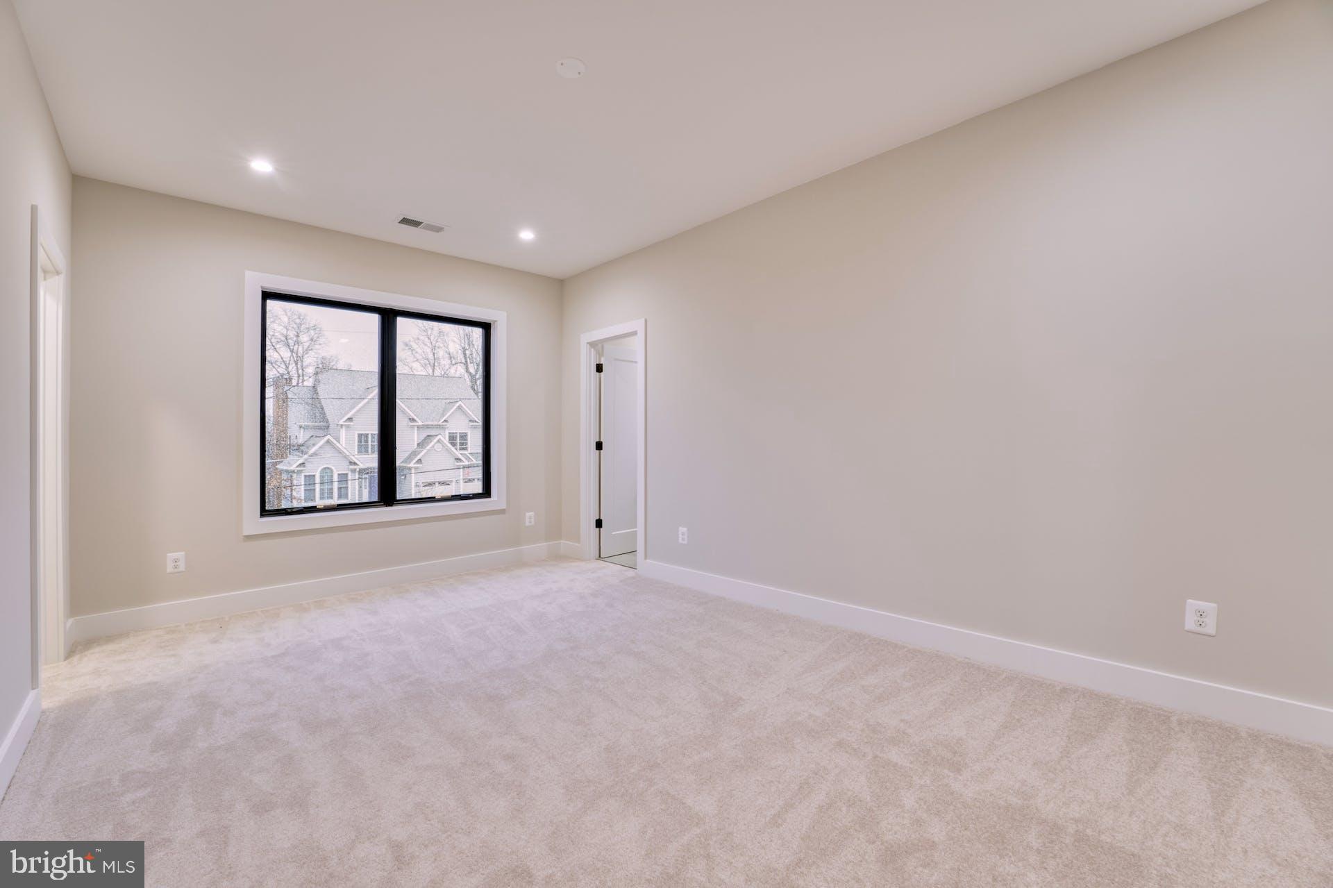 2242 Highland Ave