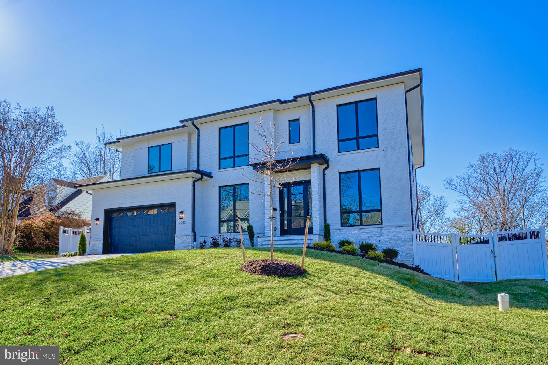2242 Highland Ave