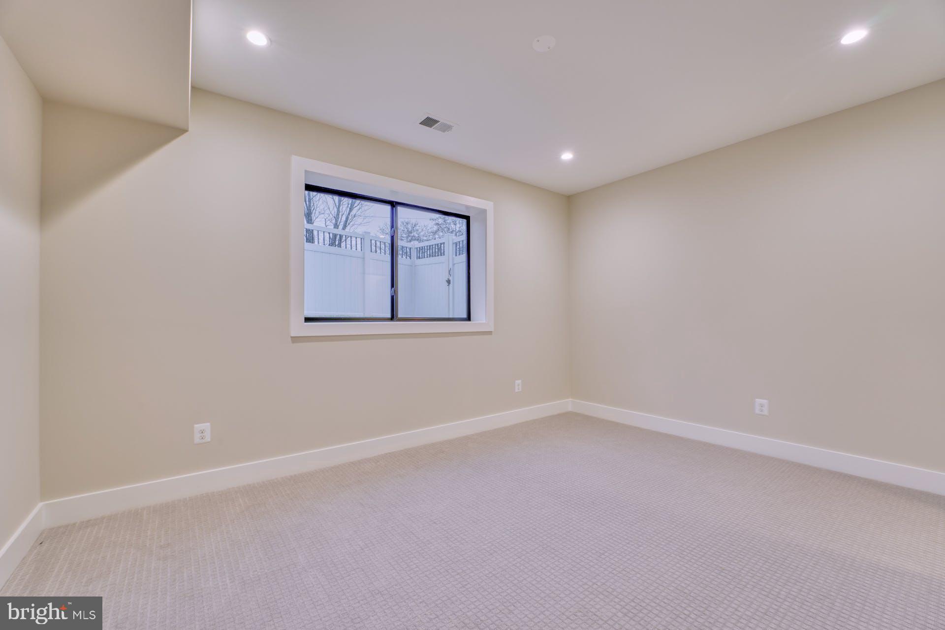 2242 Highland Ave