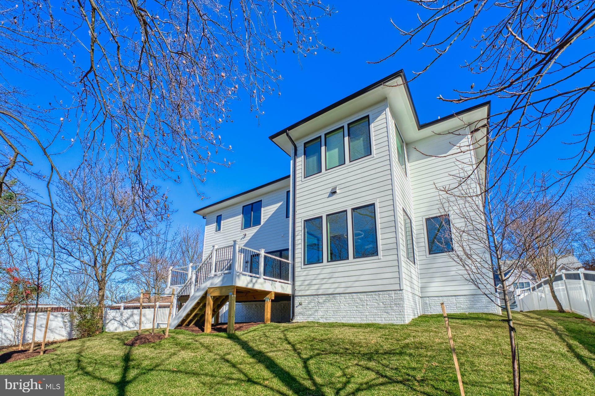 2242 Highland Ave