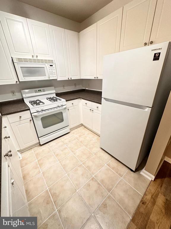 2791 CENTERBORO DR #91