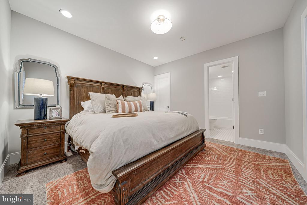 118 Elm St SW