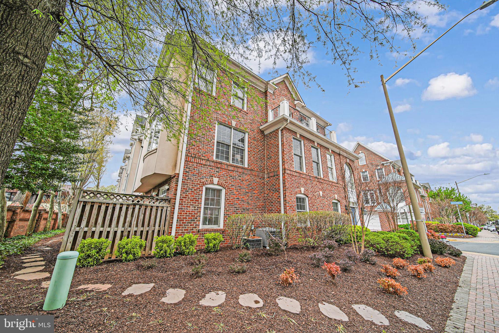 1334 Lessard Ln