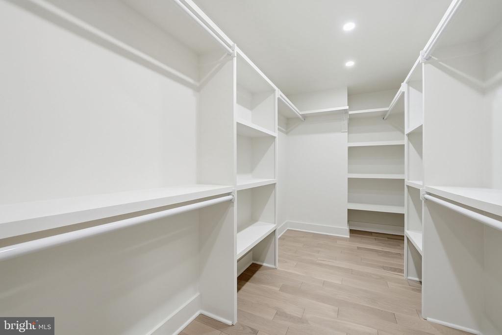 2919 Fairhill Rd