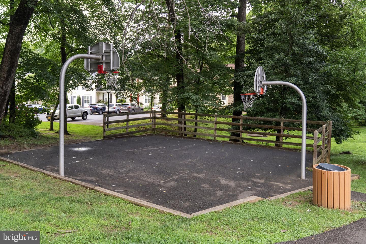 10034 Park Woods Ln