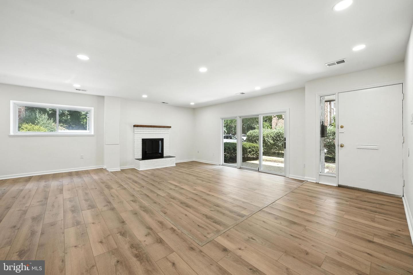 3814 Persimmon Cir