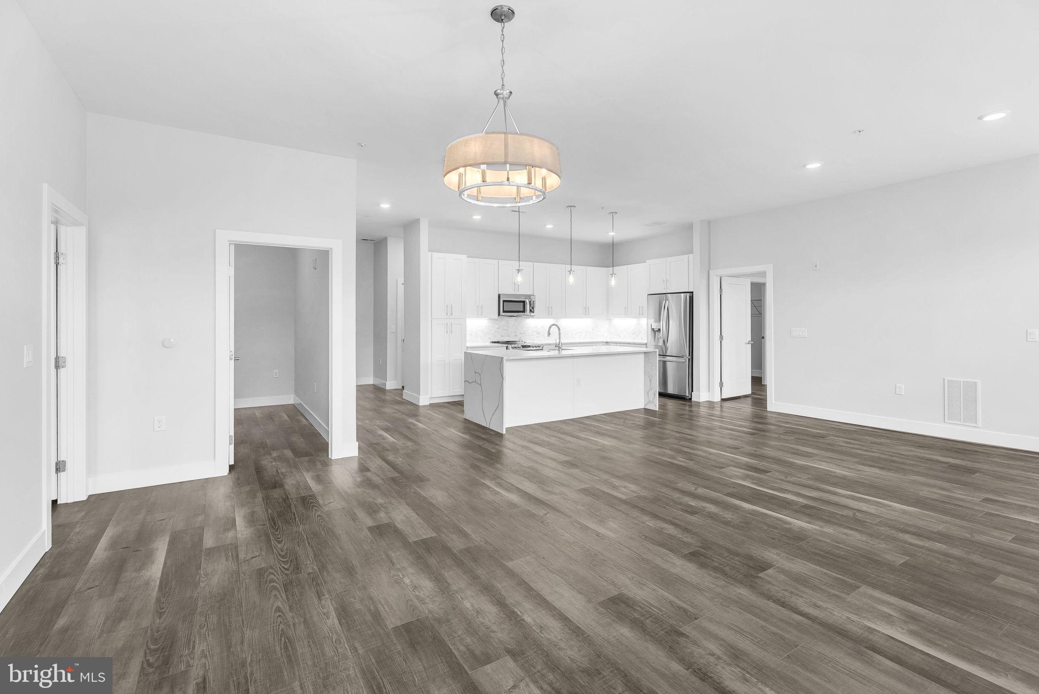 1761 OLD MEADOW RD #521