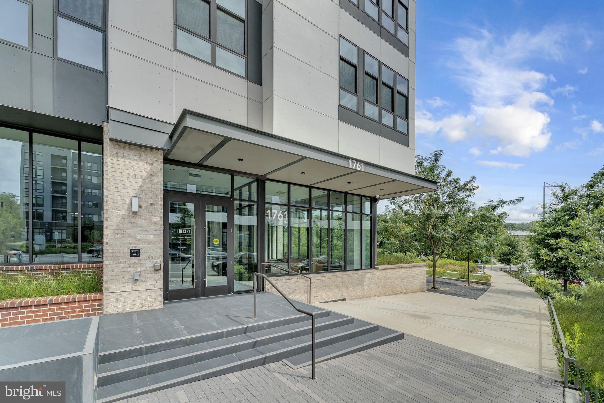 1761 OLD MEADOW RD #521