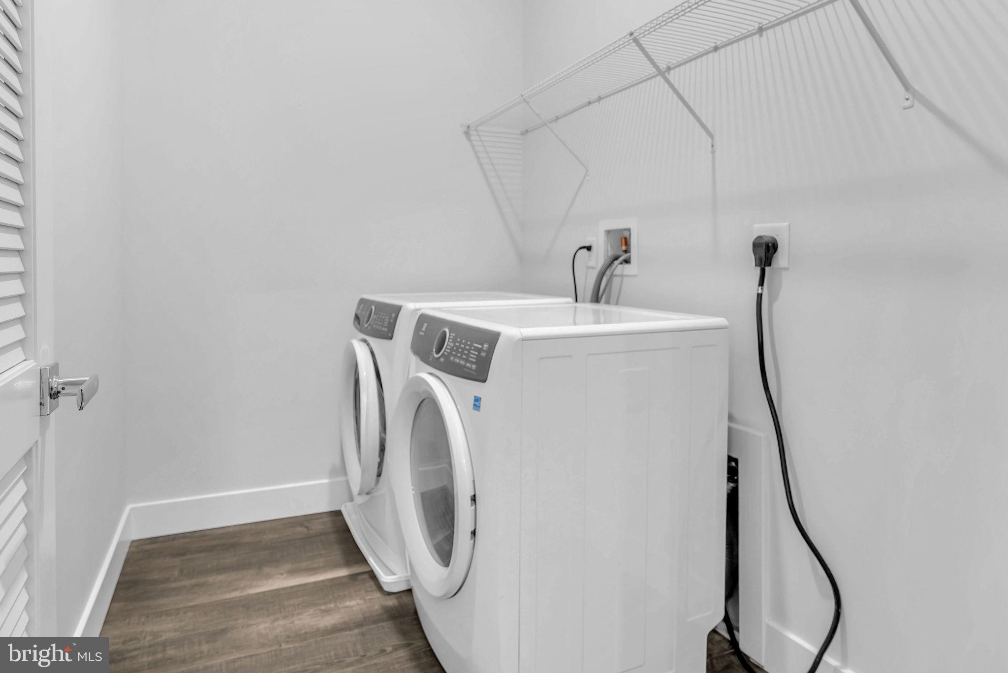 1761 OLD MEADOW RD #521