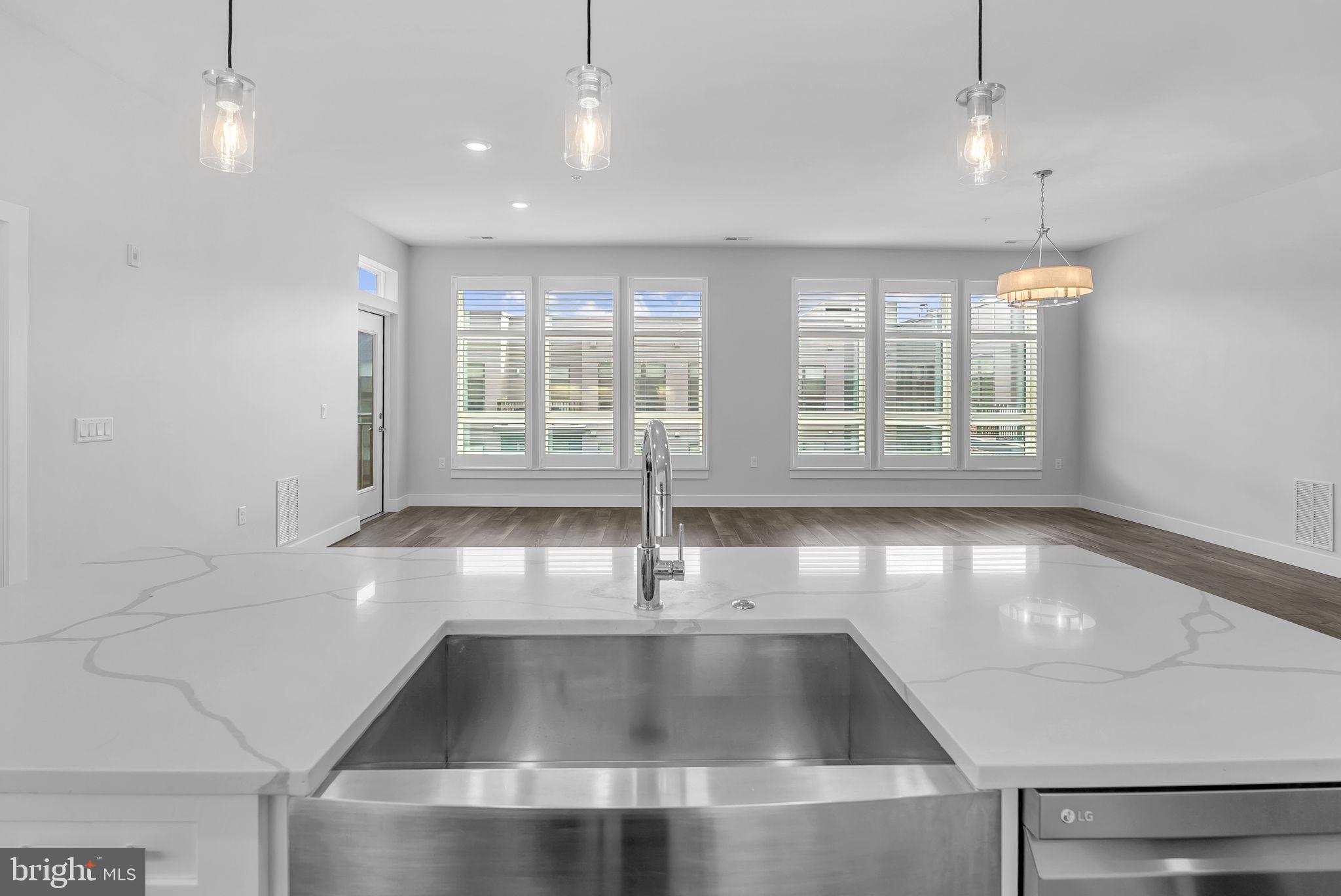 1761 OLD MEADOW RD #521