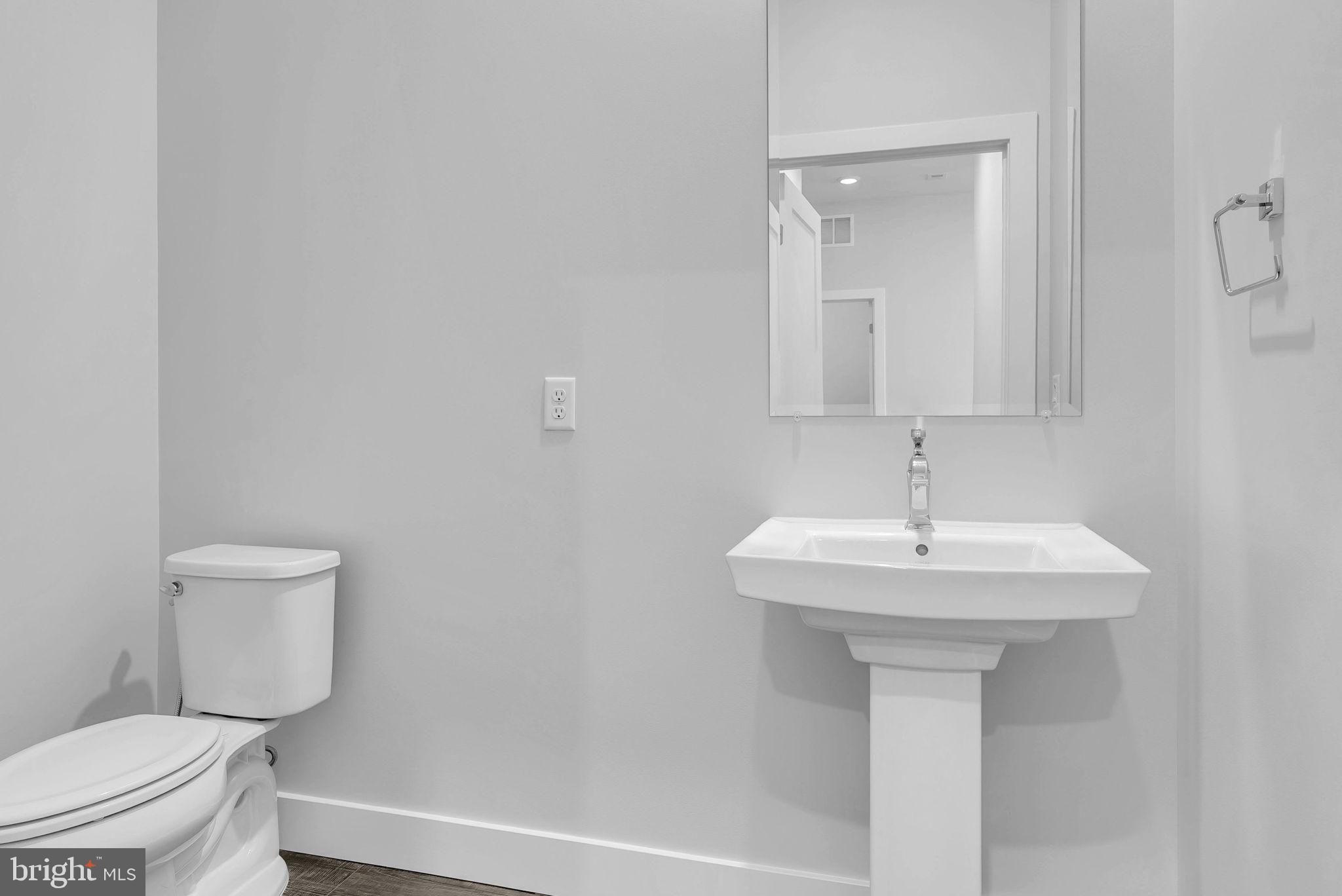 1761 OLD MEADOW RD #521