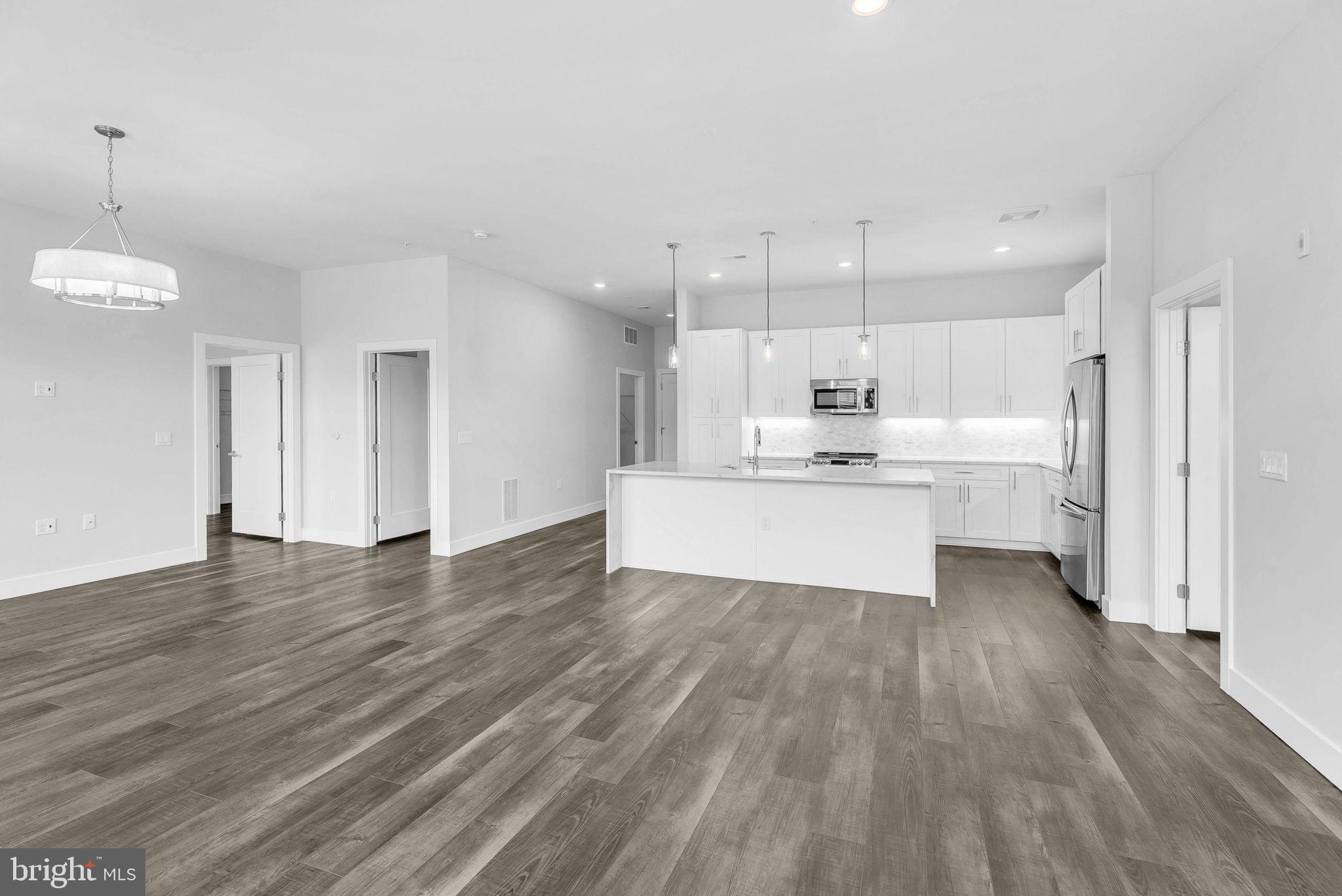 1761 OLD MEADOW RD #521