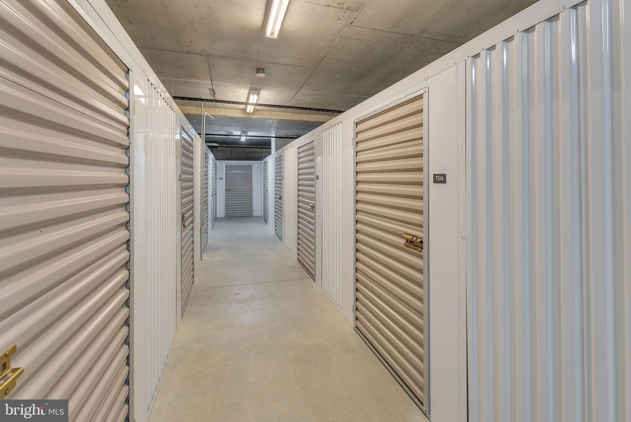 1761 OLD MEADOW RD #521