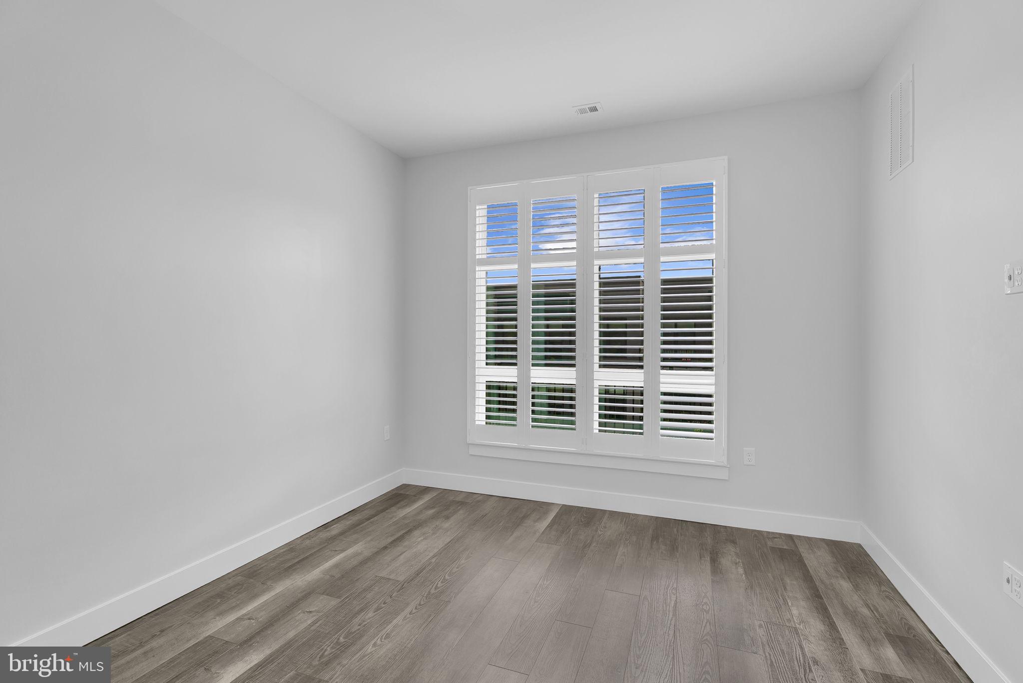 1761 OLD MEADOW RD #521