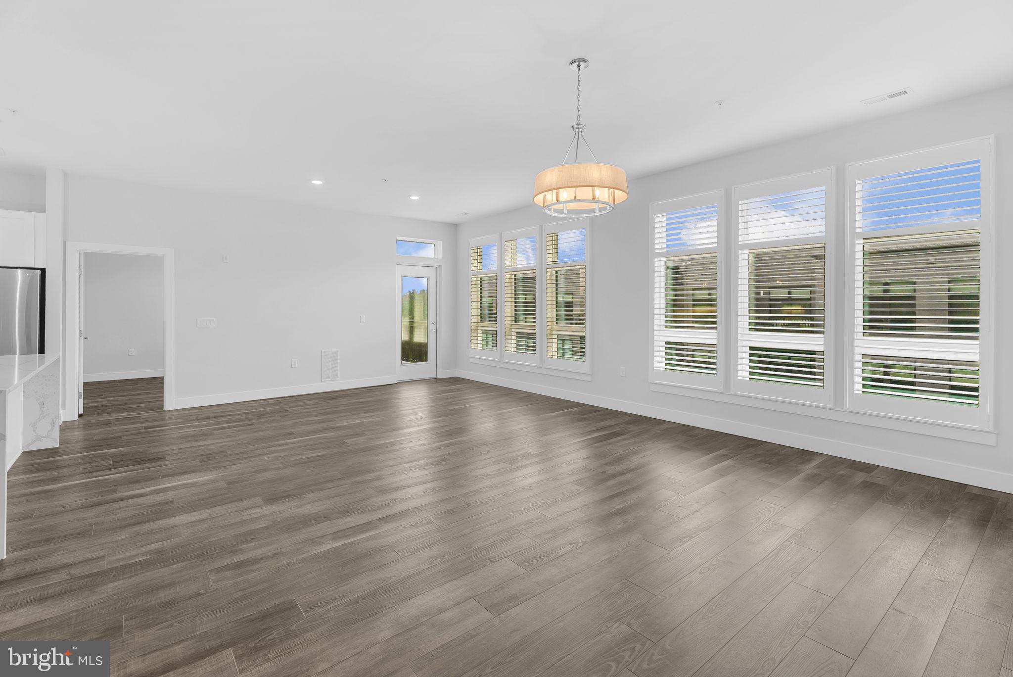 1761 OLD MEADOW RD #521