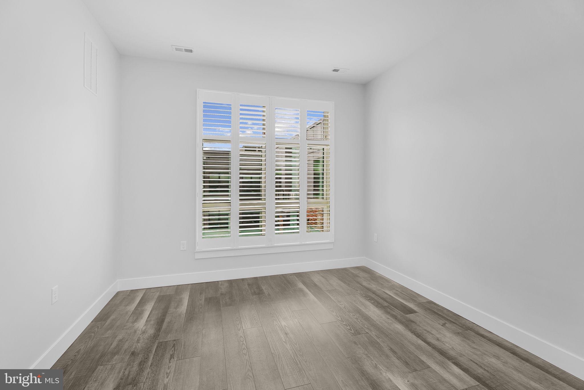 1761 OLD MEADOW RD #521