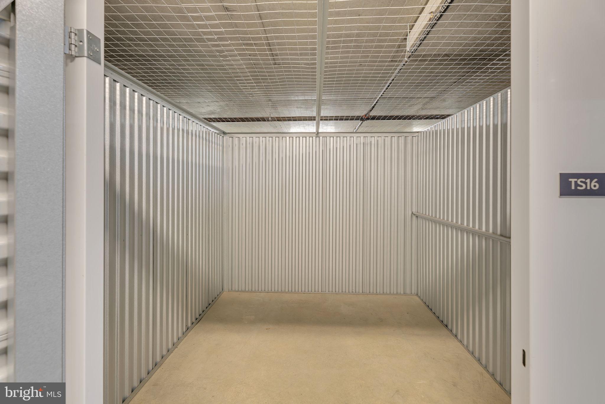 1761 OLD MEADOW RD #521