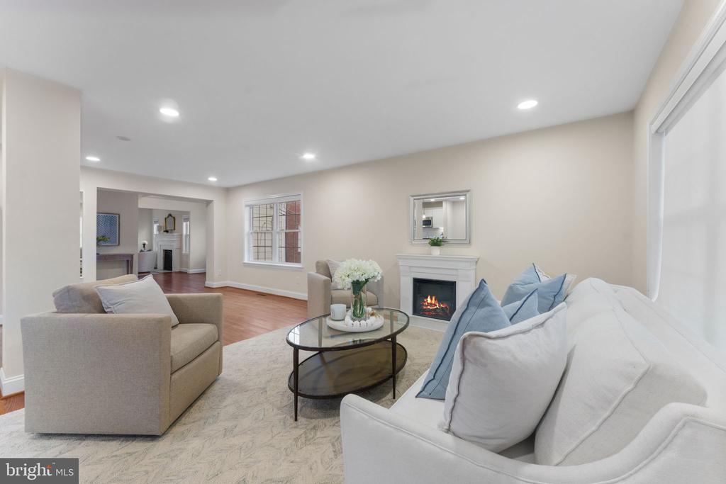 2915 MEADOW LANE