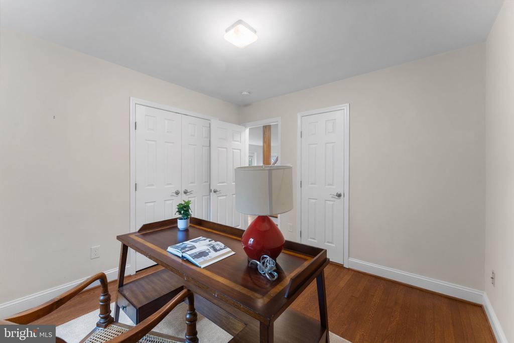 2915 MEADOW LANE